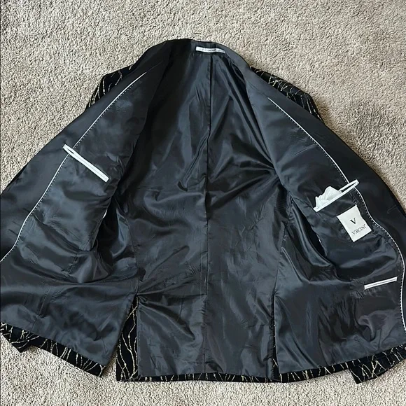 Black and Gold Geometric Sport Coat with Classic Lapel - Picture 4 of 5